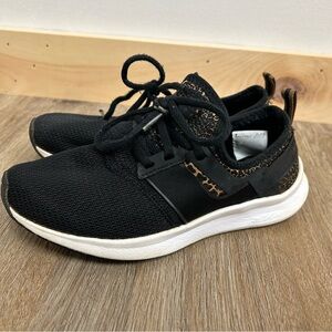 Youth girls new balance sneakers size 4.5 black with small cheetah print detail